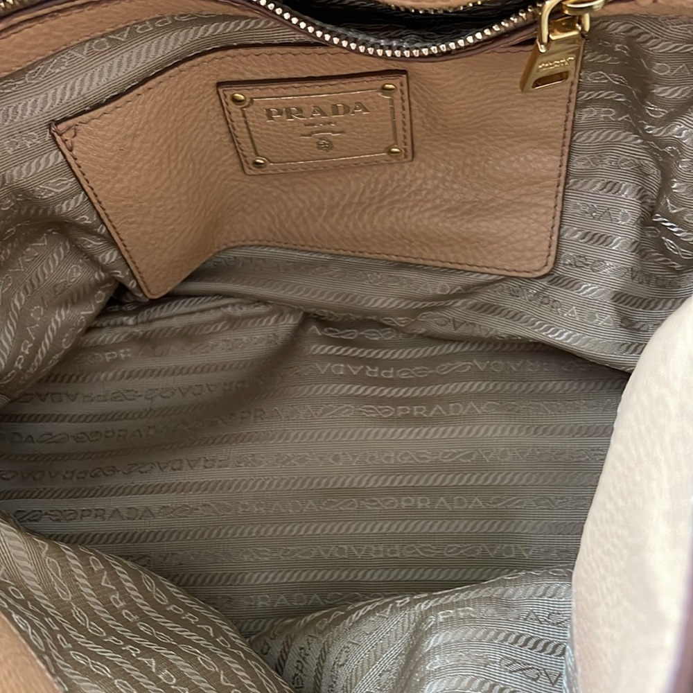 Prada Daino shoulder bag 100% authentic nude/camel - Picture 16 of 16